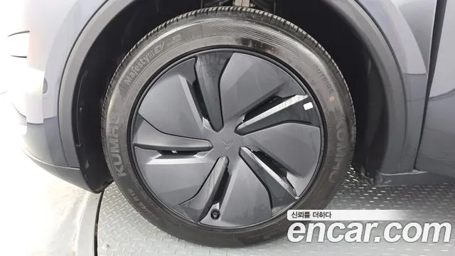 Tesla Model Y — Фото автомобиля 5