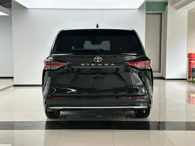 Toyota Sienna — Фото автомобиля 10