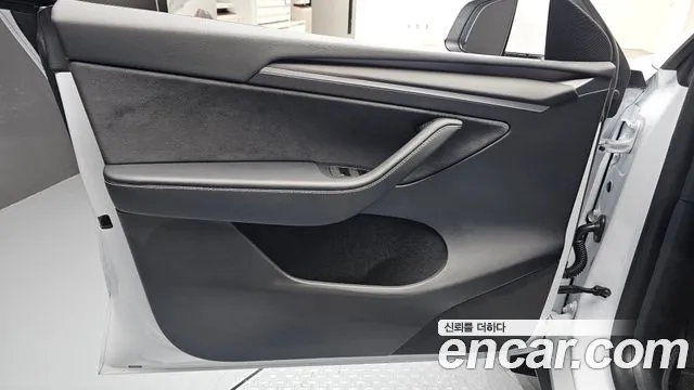 Tesla Model Y — Фото автомобиля 24