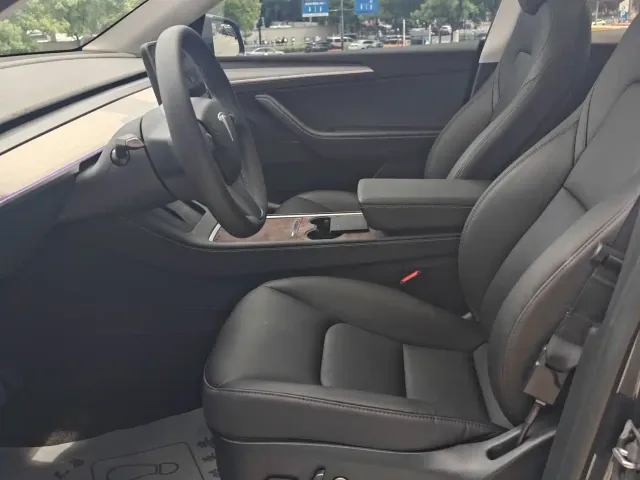 Tesla Model Y — Фото автомобиля 11