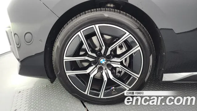 BMW 7-Series 7 серия (G70) 740i sDrive M Sport — Фото автомобиля 5