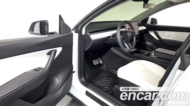 Tesla Model Y — Фото автомобиля 15