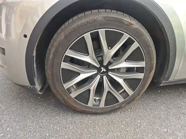 Tesla Model Y — Фото автомобиля 22