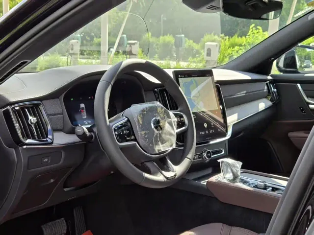 Volvo S90 — Фото автомобиля 7