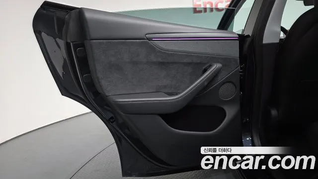 Tesla Model Y — Фото автомобиля 25