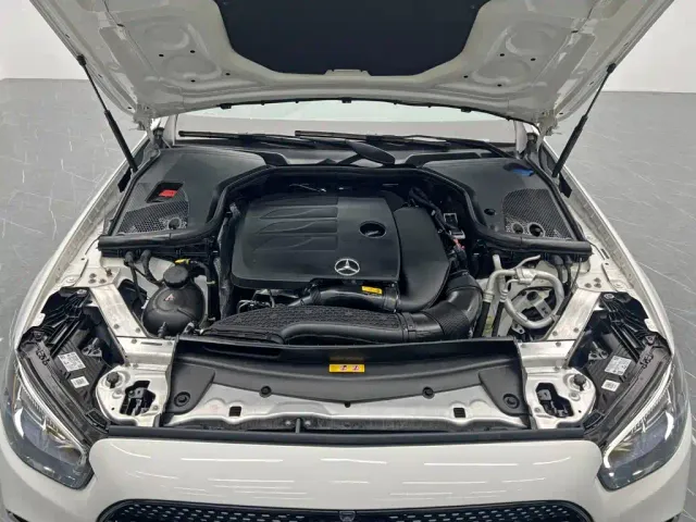 Mercedes-Benz E-Class — Фото автомобиля 25