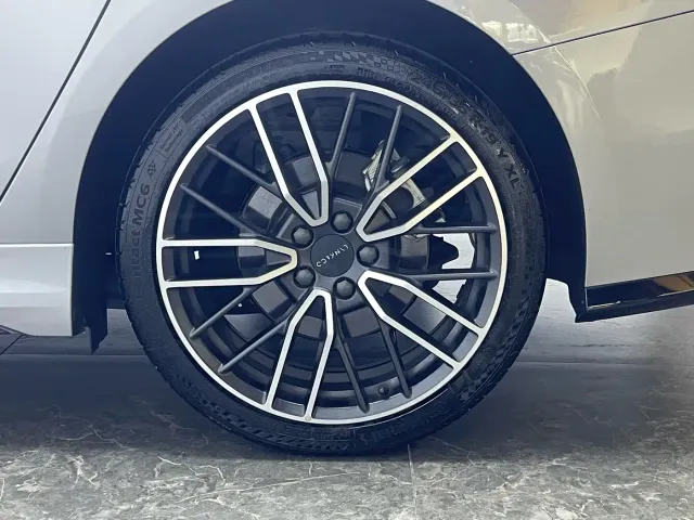 Lynk & Co 03 — Фото автомобиля 10