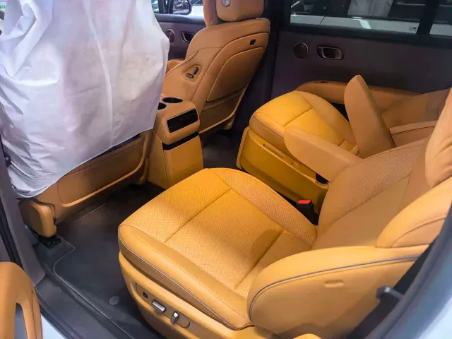 Li Auto i8 — Фото автомобиля 6