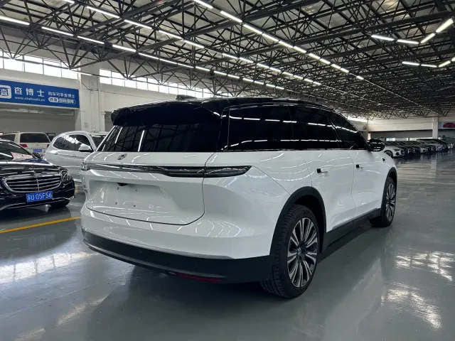 Nio ES8 — Фото автомобиля 12