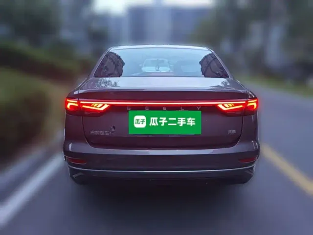 Geely Emgrand — Фото автомобиля 3
