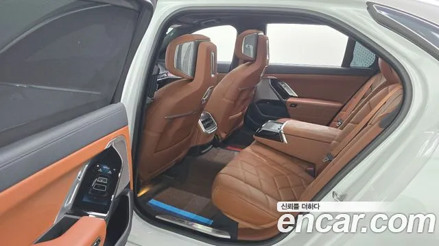 BMW 7-Series — Фото автомобиля 16
