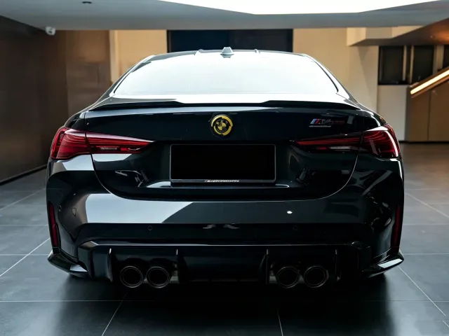 BMW M4 — Фото автомобиля 3
