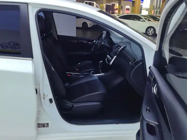 Nissan Tiida — Фото автомобиля 8