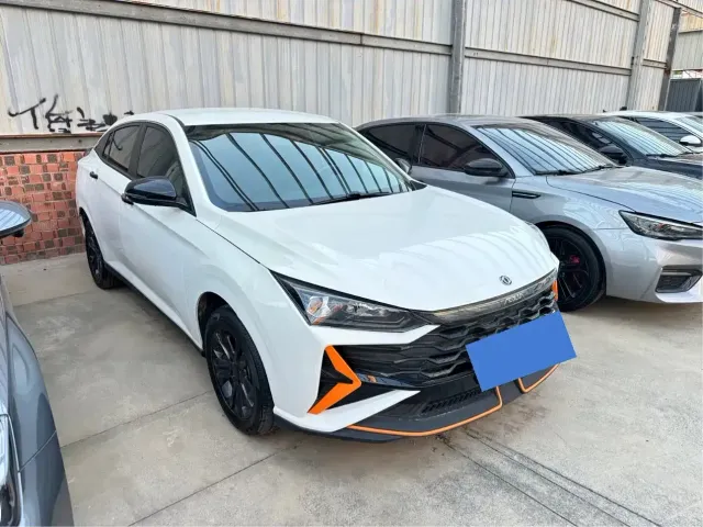 Dongfeng Yixuan — Фото автомобиля 3