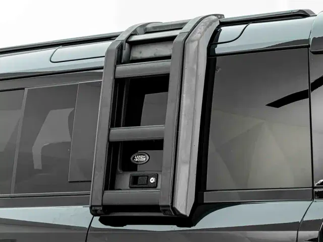 Land Rover Defender — Фото автомобиля 11