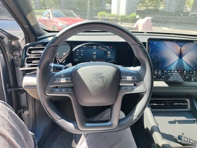 BYD Qin L — Фото автомобиля 10