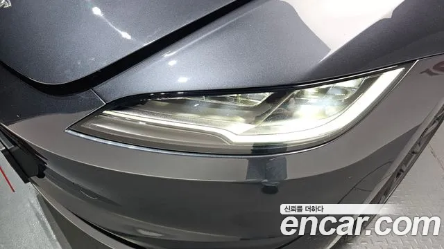 Tesla Model 3 — Фото автомобиля 21