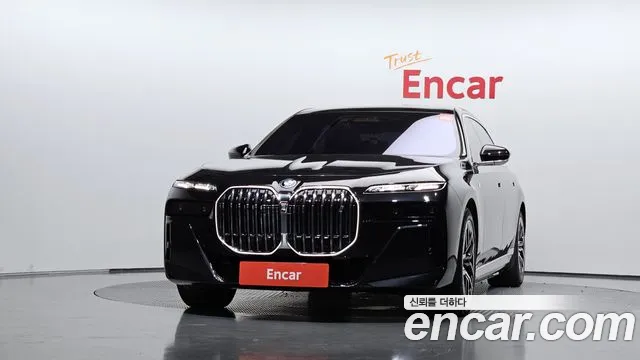BMW i7 G70 — Фото автомобиля 3