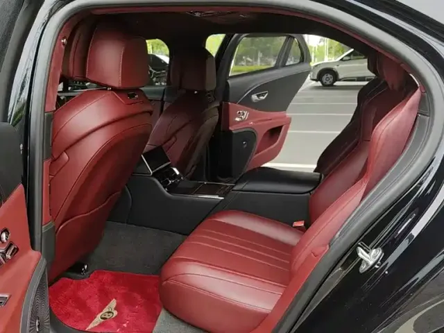 Bentley Flying Spur — Фото автомобиля 10