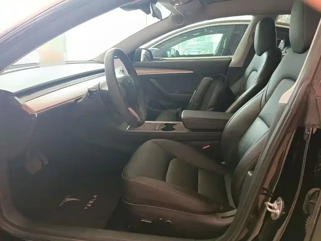 Tesla Model 3 — Фото автомобиля 14