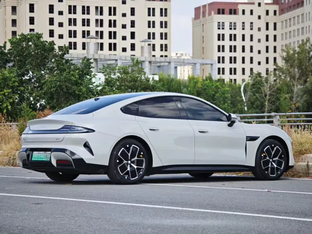 Xiaomi SU7 — Фото автомобиля 9