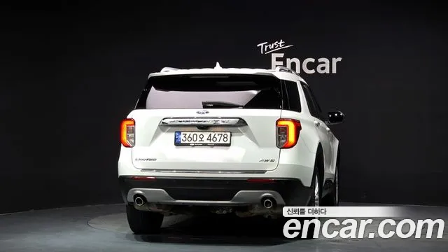 Ford Explorer — Фото автомобиля 4
