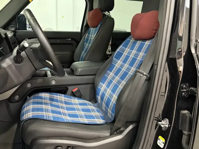 Land Rover Defender — Фото автомобиля 10
