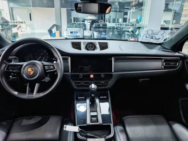 Porsche Macan — Фото автомобиля 8