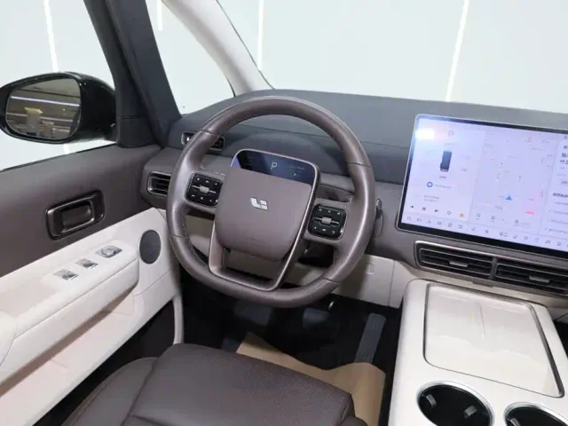 Li Auto MEGA — Фото автомобиля 28