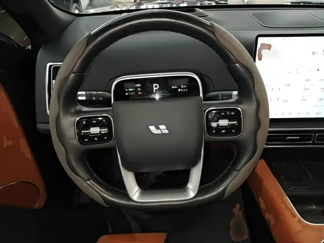 Li Auto L9 — Фото автомобиля 10