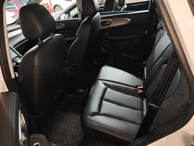 Roewe RX5 — Фото автомобиля 16
