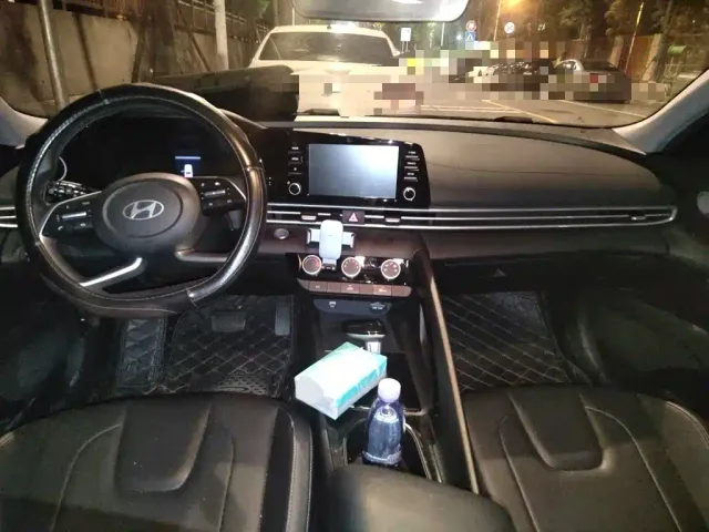 Hyundai Elantra — Фото автомобиля 12