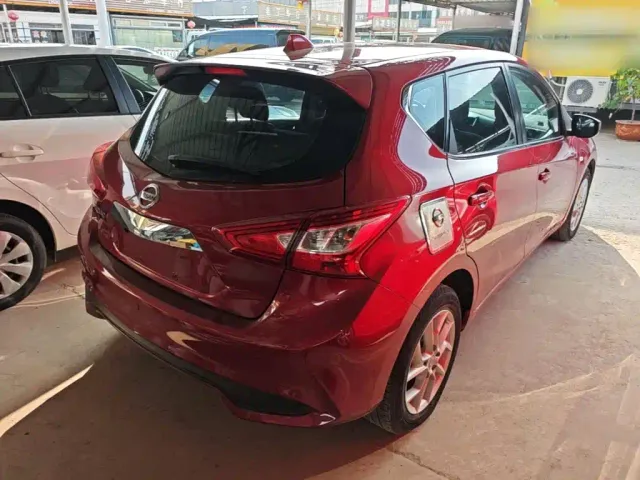 Nissan Tiida — Фото автомобиля 6