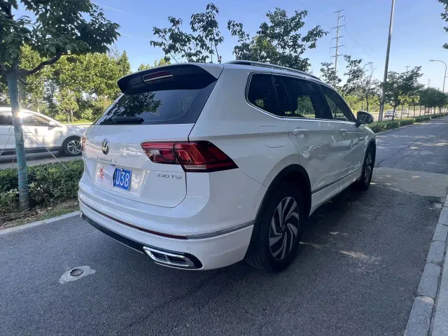Volkswagen Tiguan L — Фото автомобиля 9