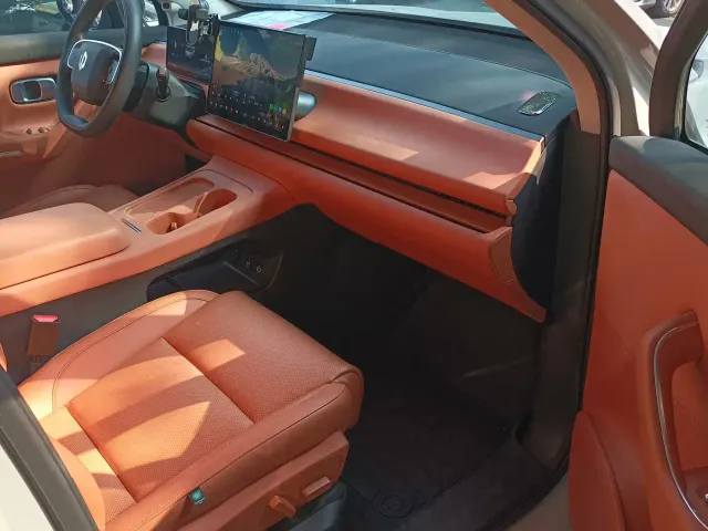 Leapmotor C10 — Фото автомобиля 9
