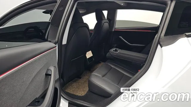 Tesla Model 3 — Фото автомобиля 5