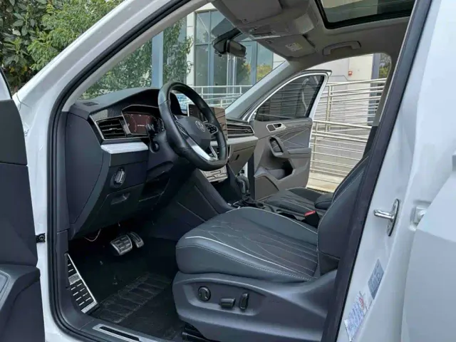 Volkswagen Tiguan L — Фото автомобиля 17