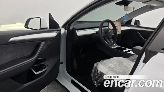 Tesla Model Y — Фото автомобиля 15
