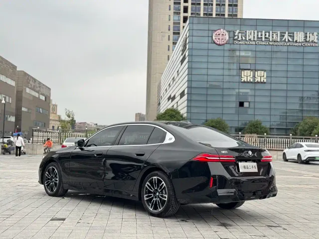 BMW 5 Series — Фото автомобиля 7