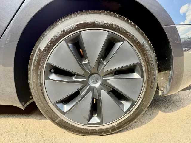 Tesla Model 3 — Фото автомобиля 18