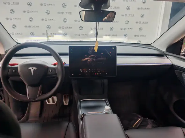 Tesla Model Y — Фото автомобиля 6