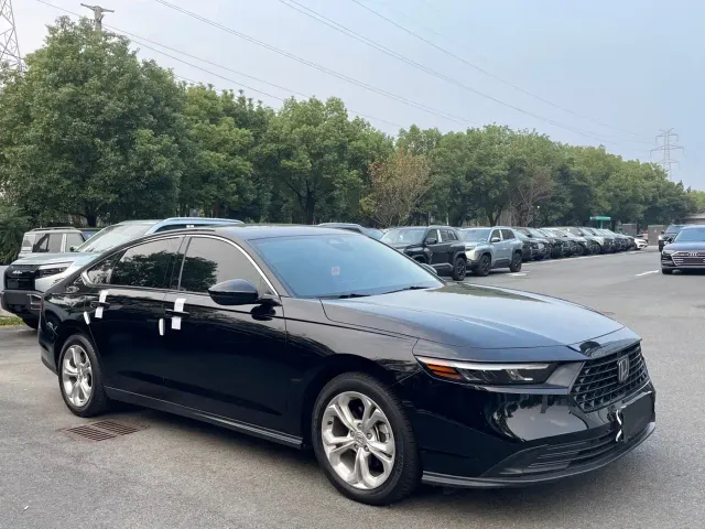 Honda Accord — Фото автомобиля 3