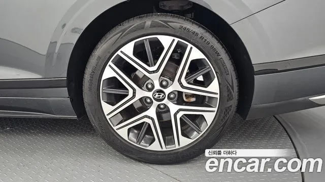 Hyundai Grandeur Grandeur (GN7) 2.5 Бензин 2WD — Фото автомобиля 18