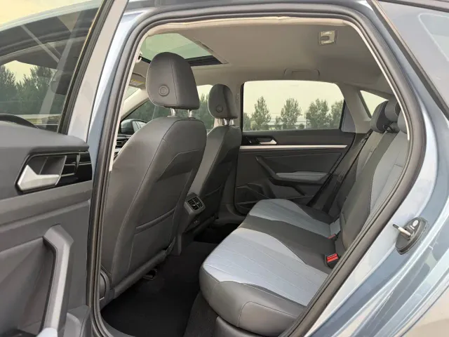 Volkswagen Lavida — Фото автомобиля 7