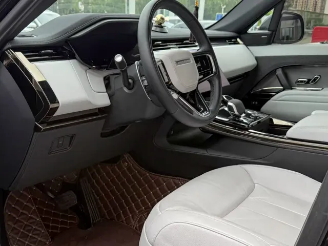 Land Rover Range Rover Sport — Фото автомобиля 9