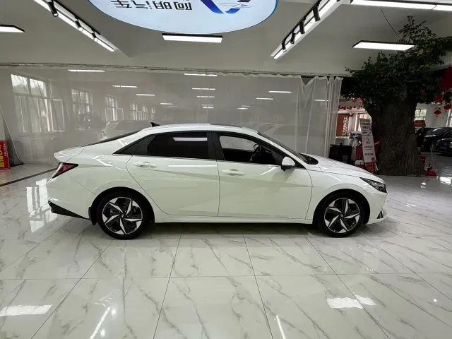 Hyundai Elantra — Фото автомобиля 8
