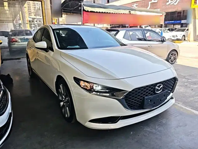 Mazda Axela — Фото автомобиля 3