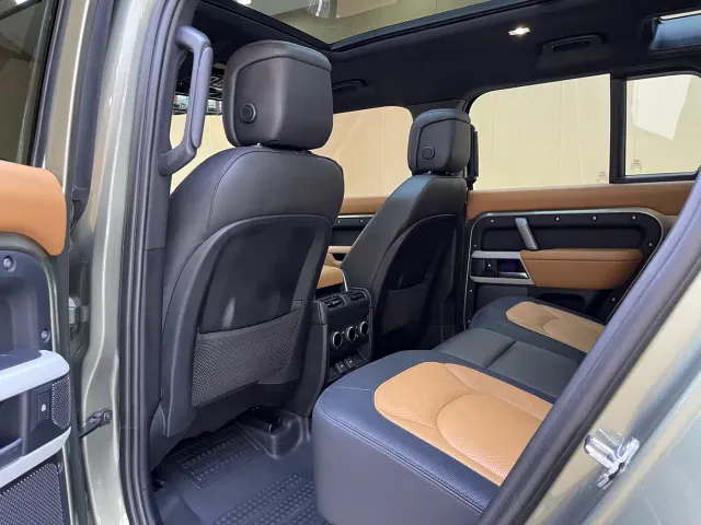 Land Rover Defender — Фото автомобиля 13