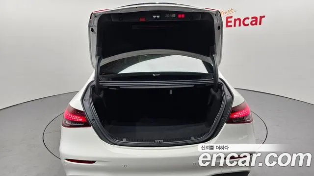 Mercedes-Benz E-Class — Фото автомобиля 29