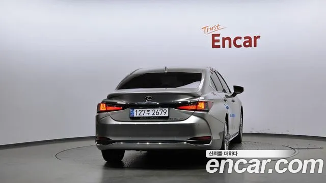 Lexus ES — Фото автомобиля 4